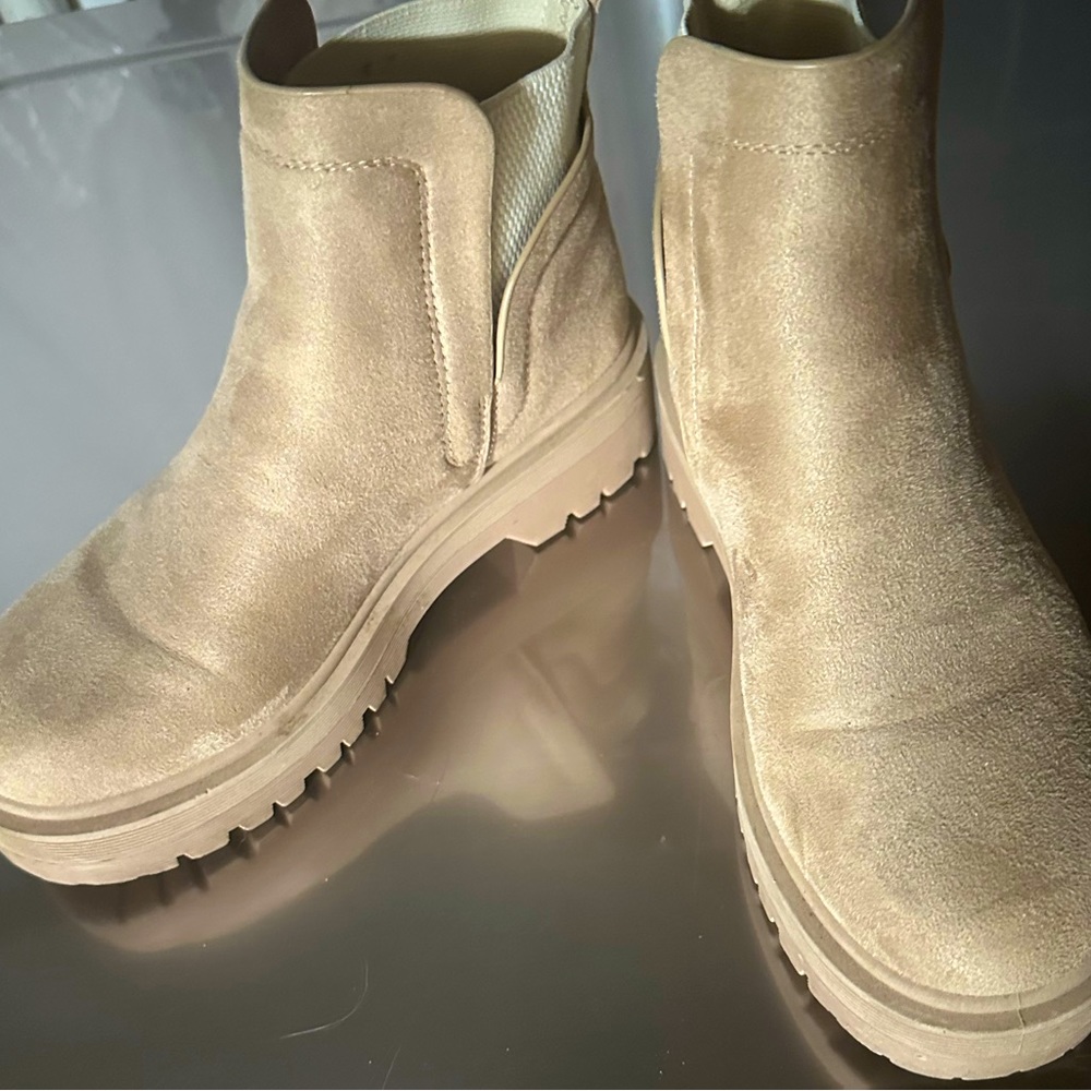 Women’s short boots